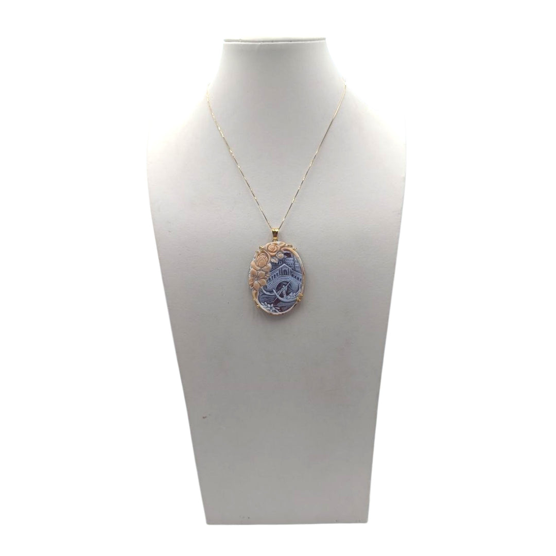 Collana con Ciondolo Venezia di Cammeo montato in Argento Dorato