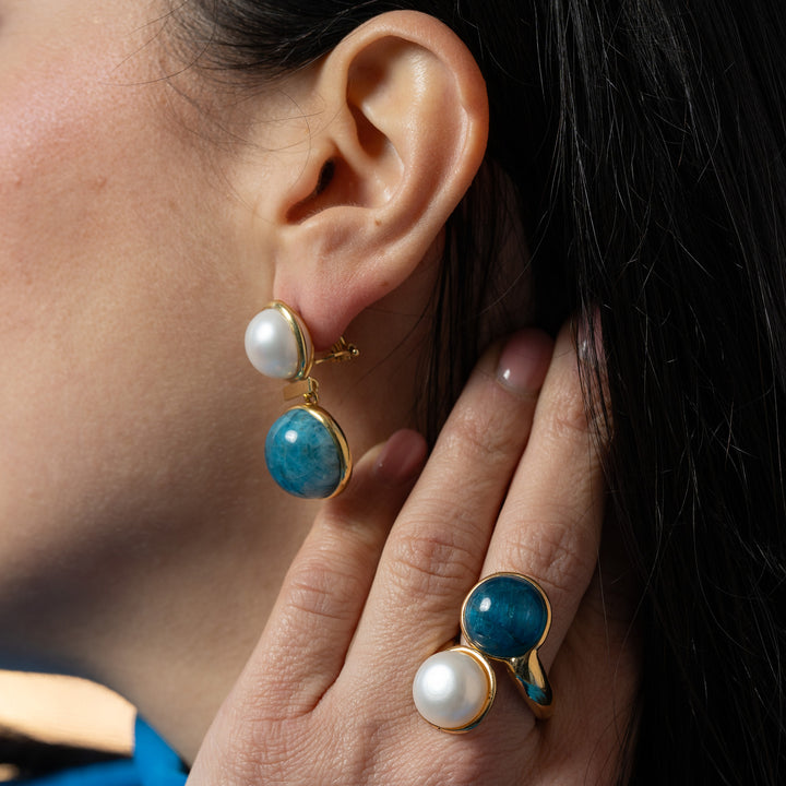 Apatite and pearl ring mounted on silver