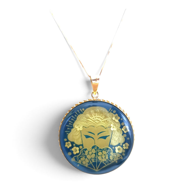Ciondolo Geisha di Ambra blu montato in Argento Dorato