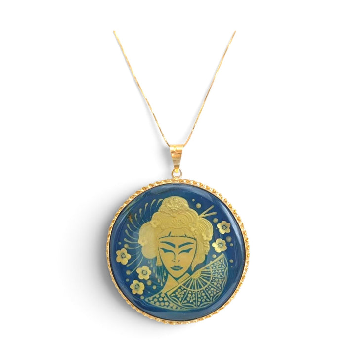 Ciondolo Geisha di Ambra blu montato in Argento Dorato