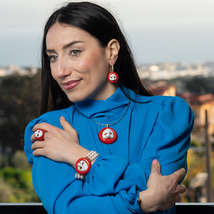 Anello maschera in cammeo montato su agata