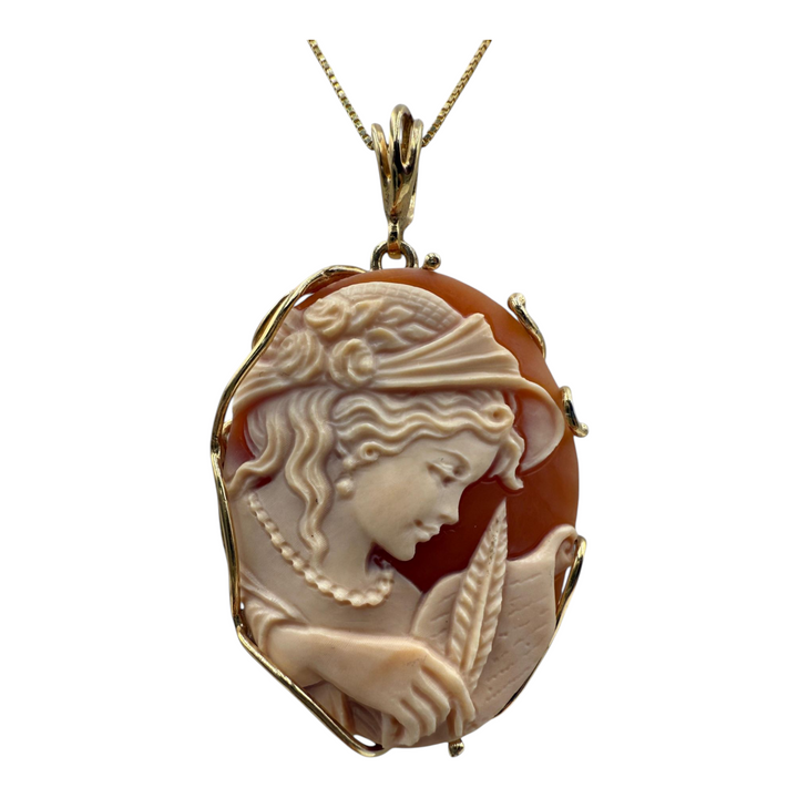 Muse Calliope pendant in cameo mounted on silver