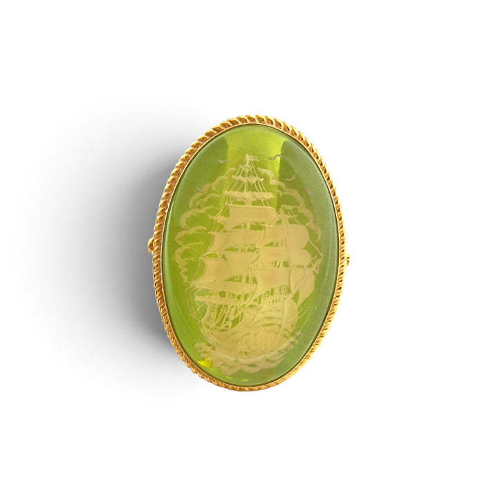 Anello Veliero di Ambra verde montato in Argento Dorato