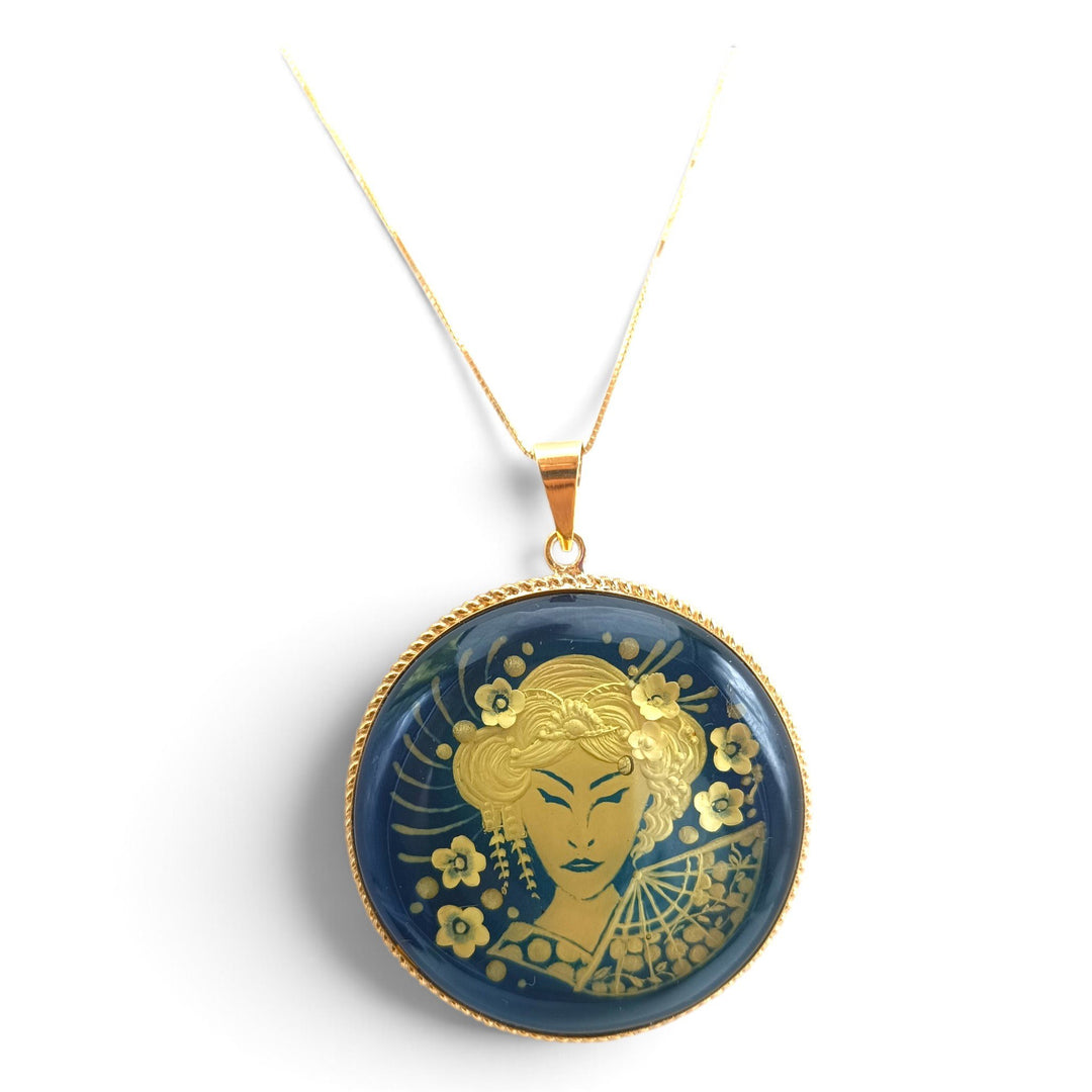Ciondolo Geisha di Ambra montato in Argento Dorato