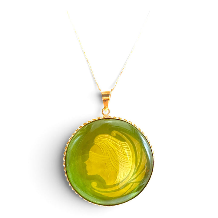 Ciondolo Dea Bendata di Ambra verde montato in Argento Dorato