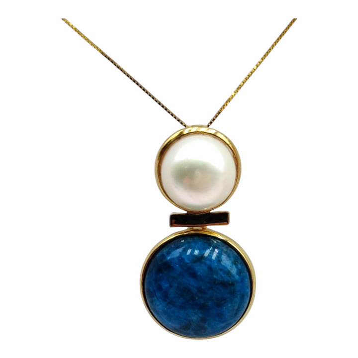 Apatite and pearl pendant necklace mounted on silver
