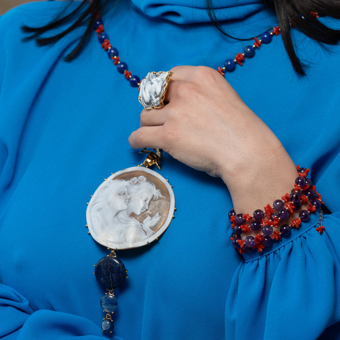 Collana lapis e corallo montato in ematite e argento placcato oro