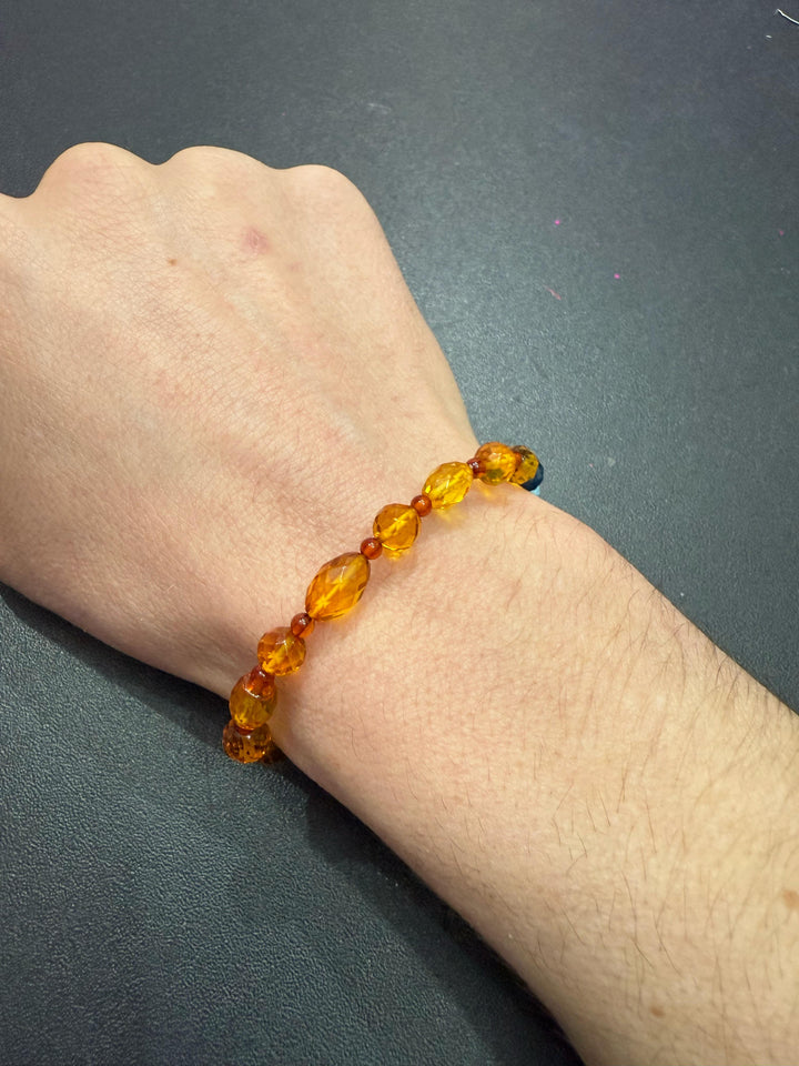Yellow amber, apatite and hematite bracelet
