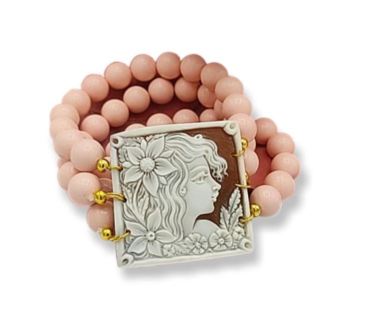 Bracciali dea del sogno in cammeo montati su perle maiorca