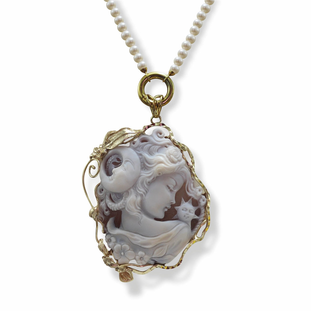 Collana ciondolo dea fascino in cammeo montata su argento Lucia Vitiello Gioielli di Napoli
