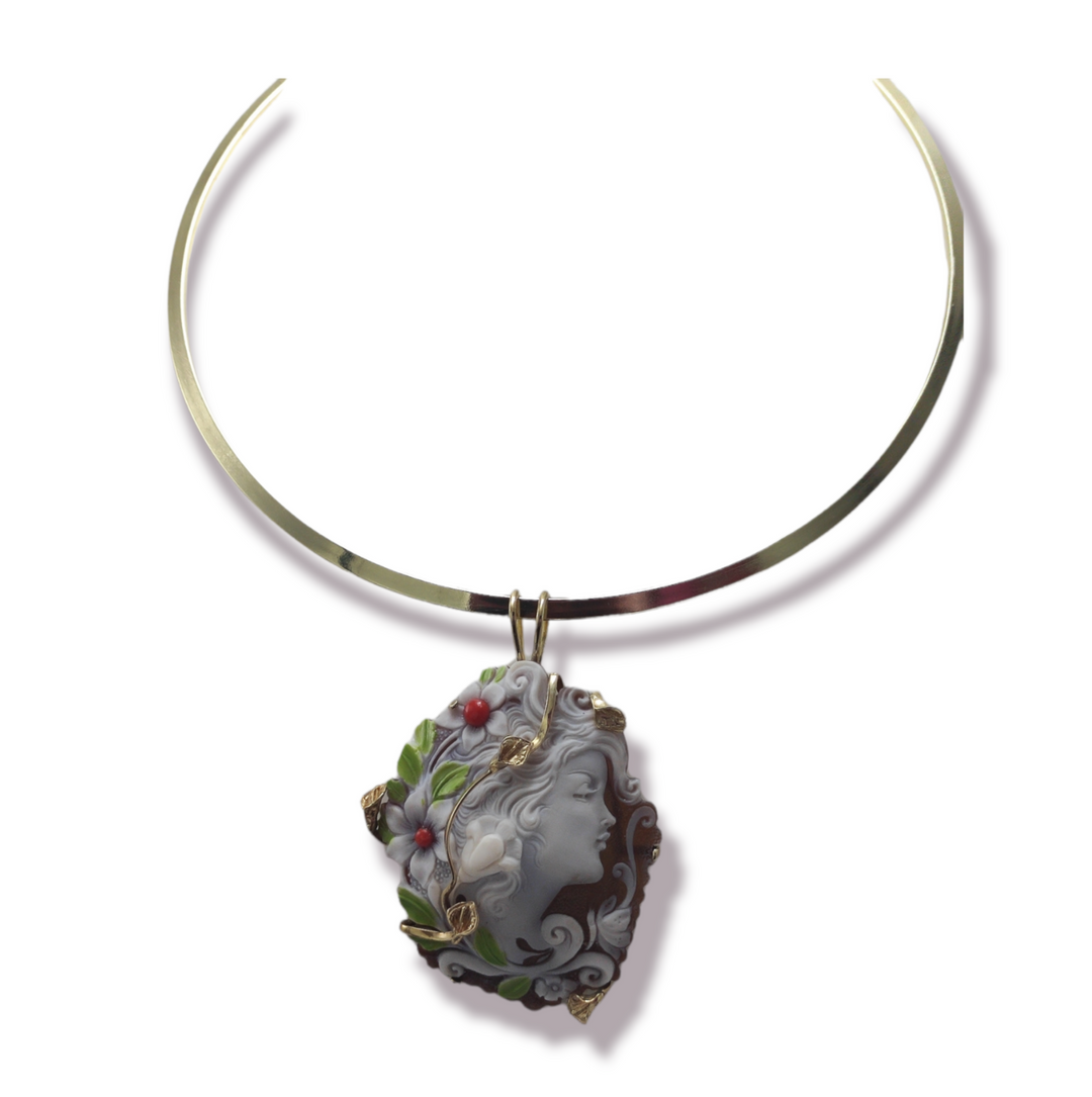 Collana ciondolo dea colorata in cammeo montato su argento Lucia Vitiello Gioielli di Napoli