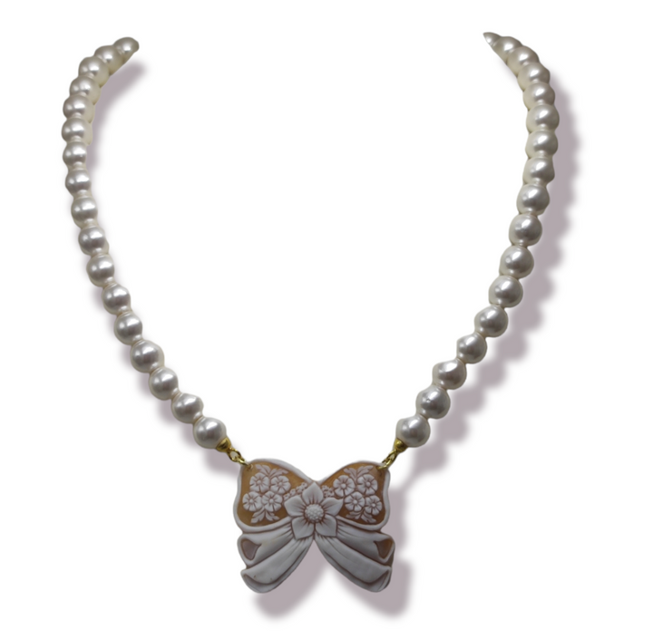 Collana ciondolo fiocco in cammeo montato su argento Lucia Vitiello Gioielli di Napoli