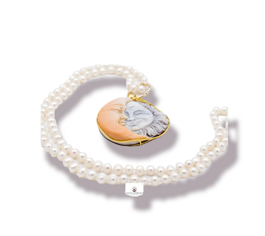Collana ciondolo sole luna in cammeo montato su argento e perle Lucia Vitiello Gioielli di Napoli
