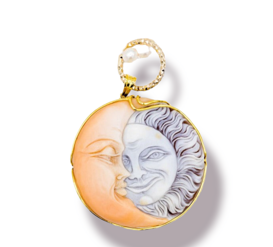 Collana ciondolo sole luna in cammeo montato su argento e perle Lucia Vitiello Gioielli di Napoli