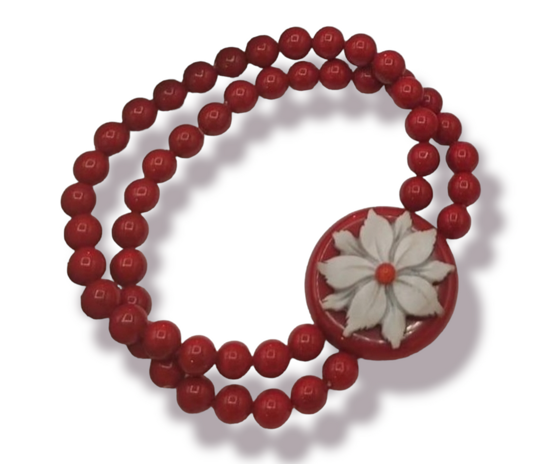 Bracciale fiore in cammeo montato su pasta di corallo