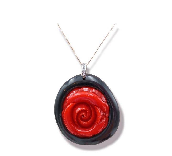 Collana rosa in pasta di avorio montato su pasta di corallo