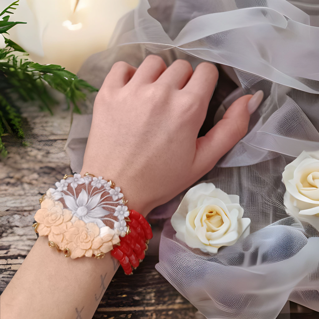Bracciale fiore in cammeo montato su corallo e argento