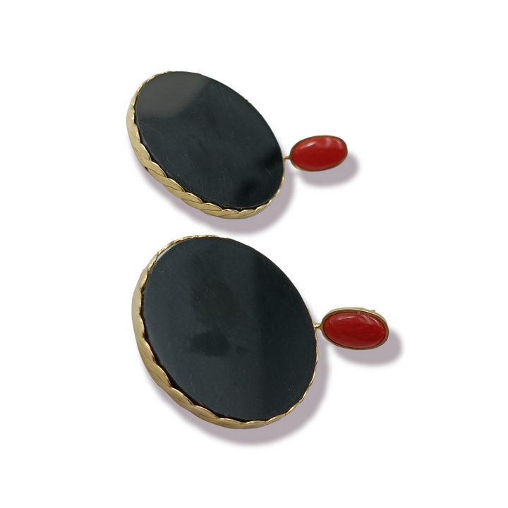 Round coral and agate earrings mounted on silver 