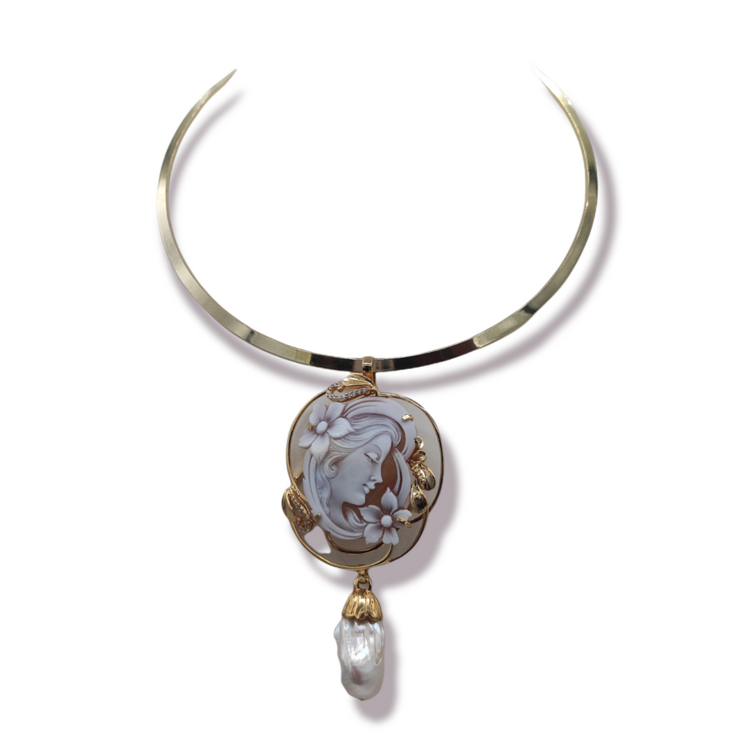 Collana ciondolo dea pearl su cammeo Lucia Vitiello Gioielli di Napoli